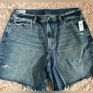 Men 33/16 Gap jean shorts